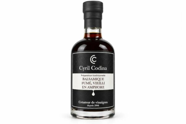 une bouteille de balsamique fumé et vieilli en amphore