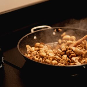 recettes-poelee-de-champignons-balsamique-poitrine-fume