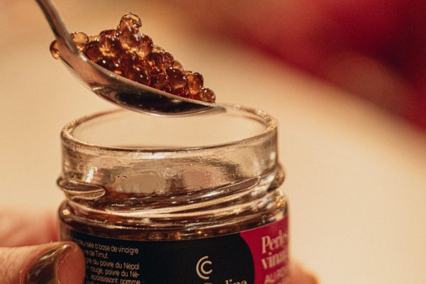 perles-de-vinaigre-poivre-timut-close-up-vinaigres-codina