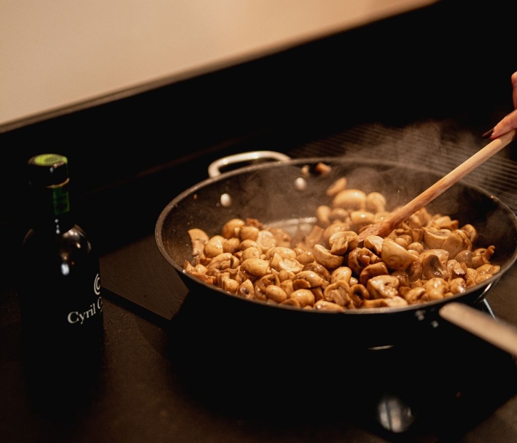 poelee de champignons-vinaigres-codina-artisanat-recettes-lagrasse