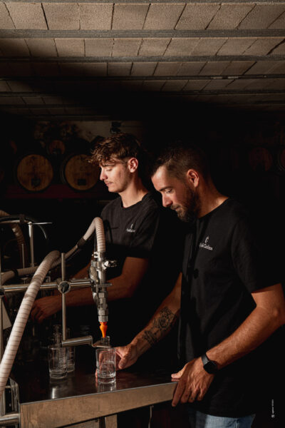 ARTICLE-FABRICATION-VINAIGRE-ARTISANAL-LAGRASSE-CYRIL-CODINA-VINAIGRERIE-EQUIPE-PRODUCTION