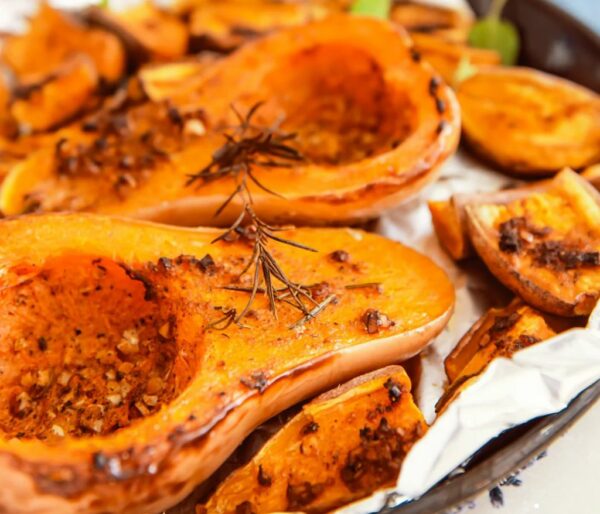 courge butternut rotie au four avec des herbes et du miel